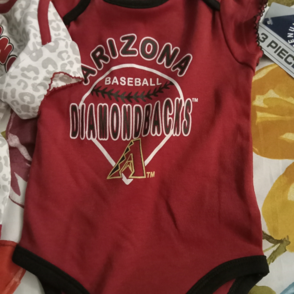 Arizona Diamondbacks 3 piece set! Size 6-9 months. NWT!